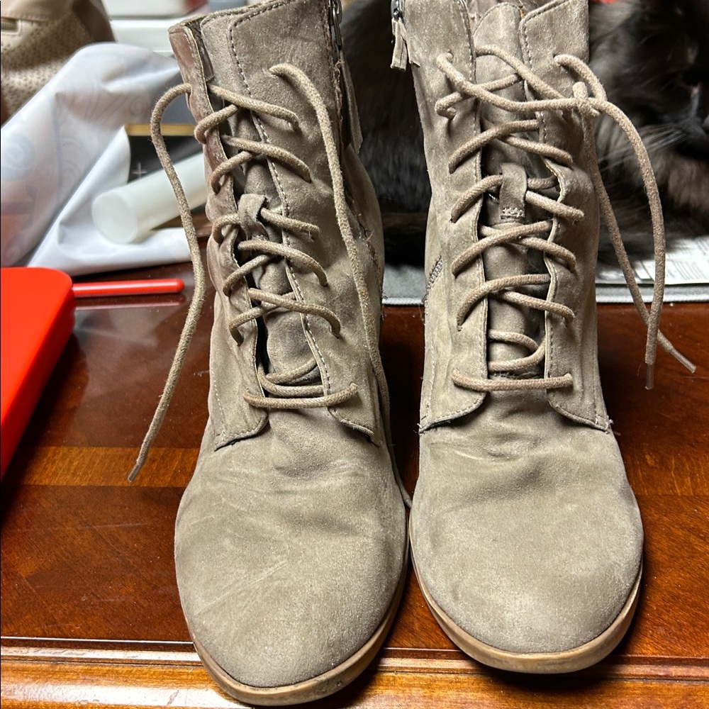 Time and Tru Women's Tan Lace-Up Boots
